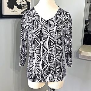Travelers Chico 1, classic black and white top. 3/4 sleeves. EASY CARE